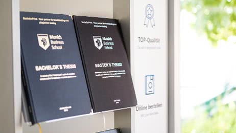 Aufsteller-Bachelorprint-Partner-vor-Ort Aufsteller-Bachelorprint-Partner-vor-Ort